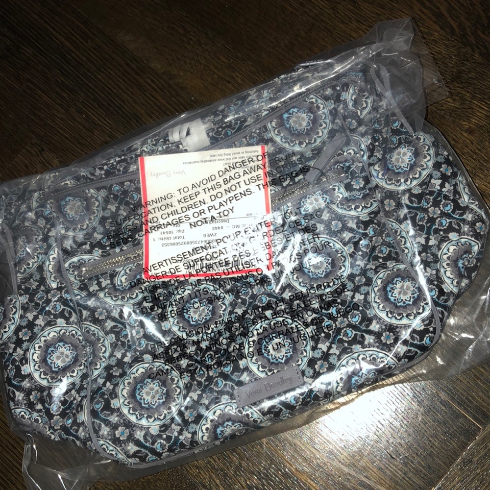 UNOPENED vera bradley iconic on the go crossbody